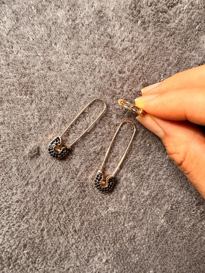 Boucles d’oreille + 1 boucle d’oreille faux piercing
