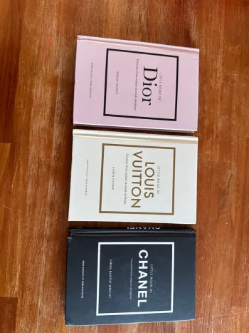 Lot de trois livres karen homer