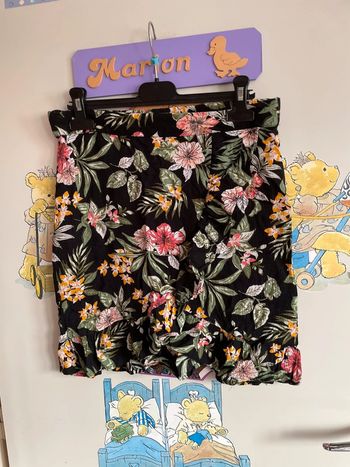 Jupe noire à motifs, taille S, marque Jennyfer.