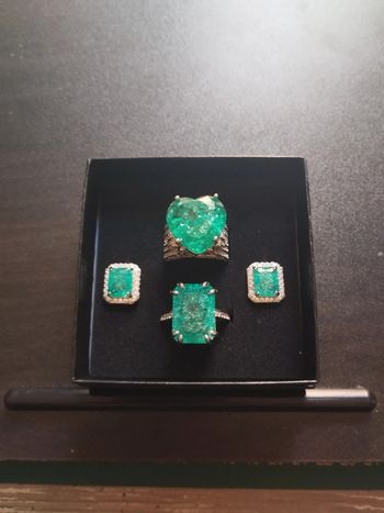 Lot de 2 bagues avec coffret/ boucles d'oreilles offertes