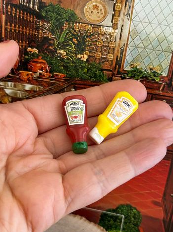 Flacon miniature, ketchup et mayonnaise pour maison de poupée