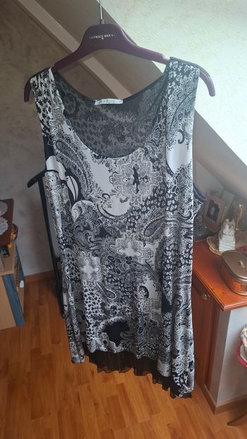 Robe d'été noire et blanche