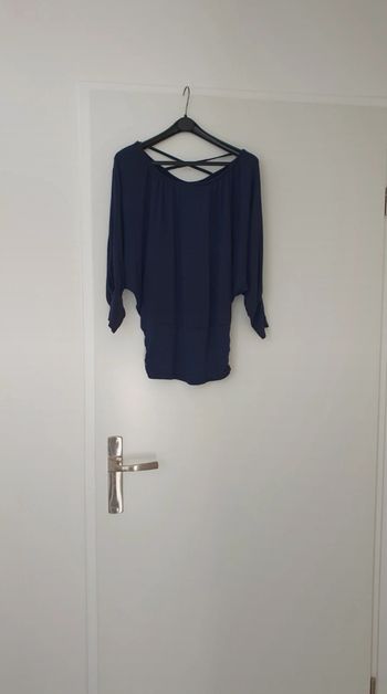 Haut bleu marine en taille unique