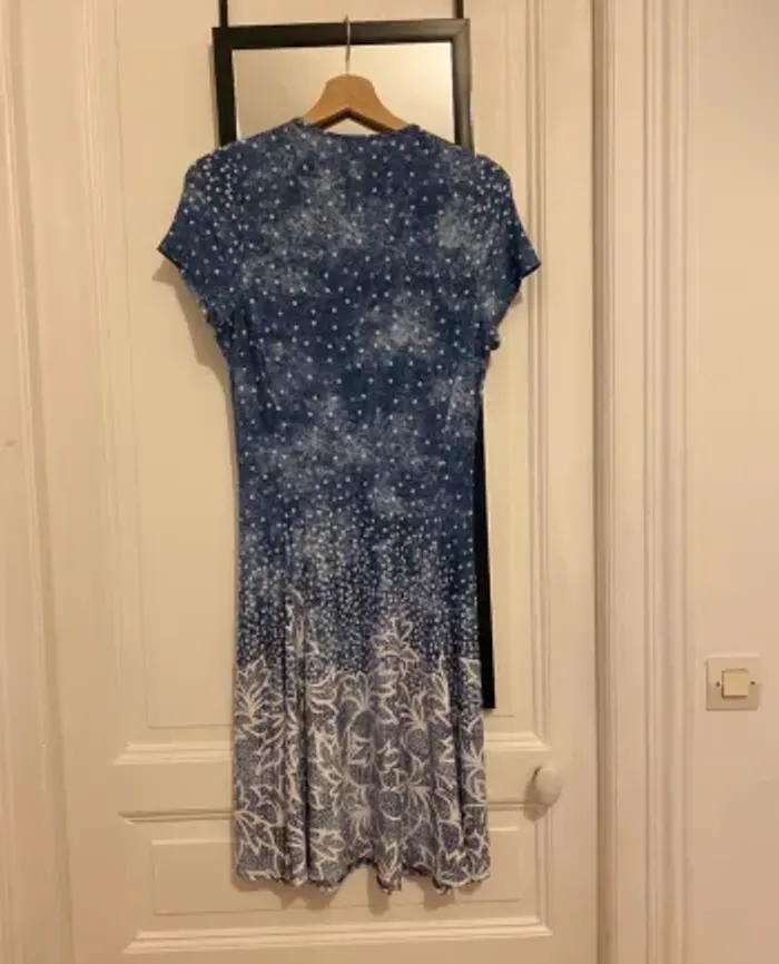 Robe fluide avec collier - photo numéro 2