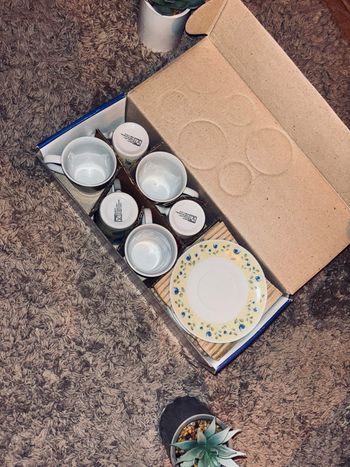 Service à café jaune 12 pièces neuf dans son emballage d’origine 