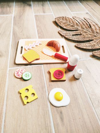 🥪Dinette sandwich à composer et divers aliments sur planche en bois