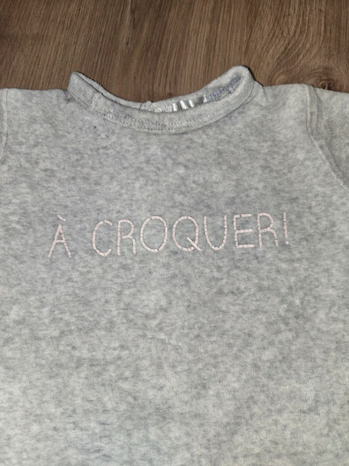 Joli pyjamas / grenouillère en velours fille 12 mois - photo numéro 3