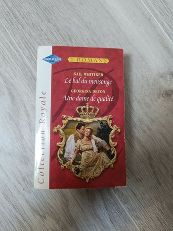 Livre Harlequin collection Royale