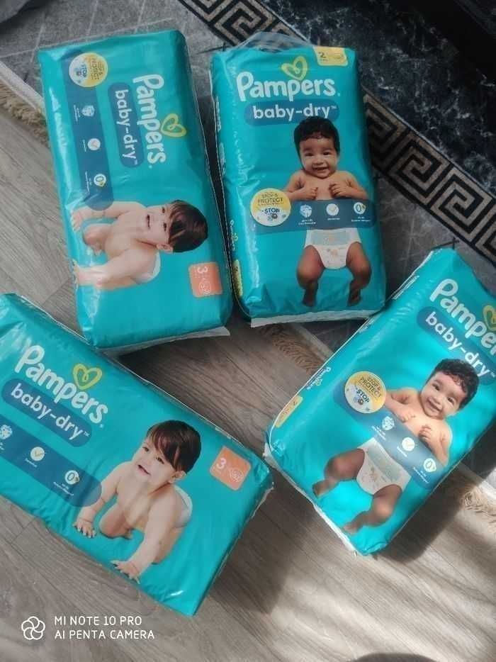 220 couches Pampers babydry Pampers Beebs