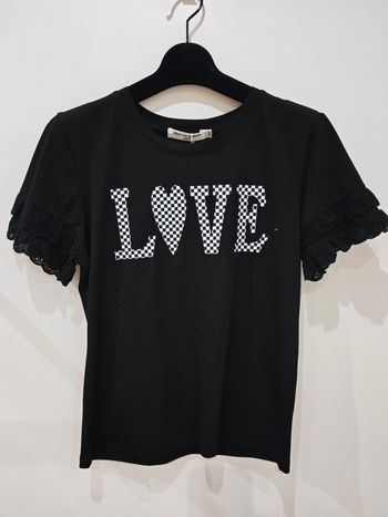 T-shirt noir "LOVE" damier Manches dentelle
anglaise