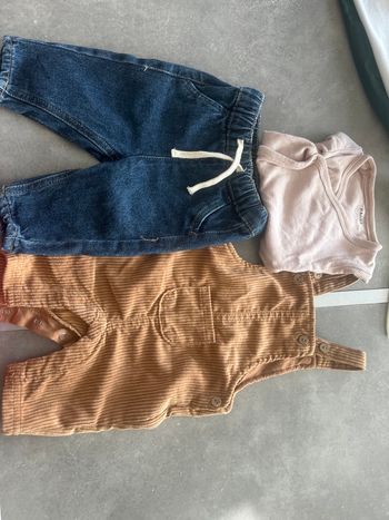 Jeans salopette body taille 3 mois