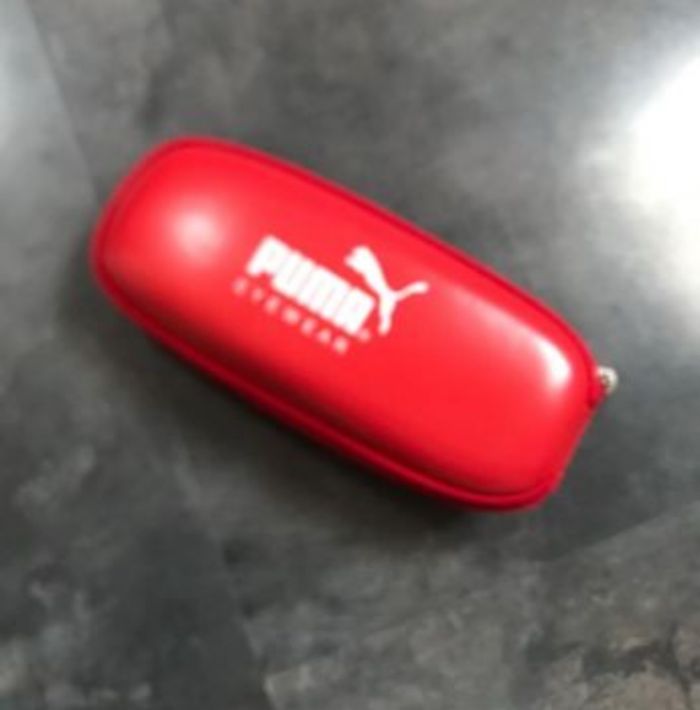 Bel étui à lunettes rouge Puma - photo numéro 2
