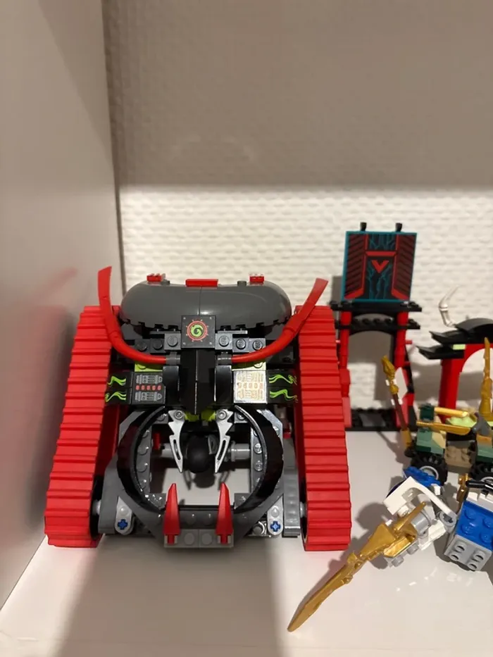 Attention ne pas acheter l annonce. Authentiques legos montés - photo numéro 6