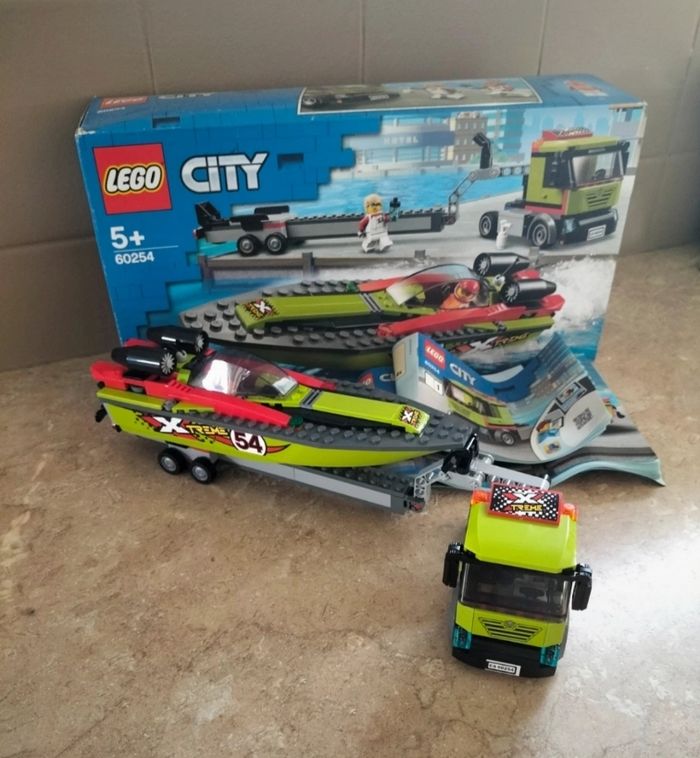 Lego 60254 🧡 Le transport du bateau de course - photo numéro 3
