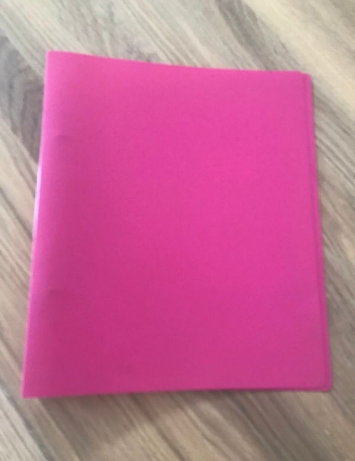 Classeur petit format souple 2 anneaux rose 17x22 peu utilisé