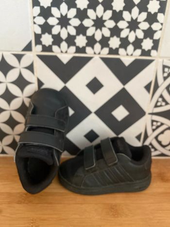 Sneakers Adidas Grand court 2.0 pointure 23