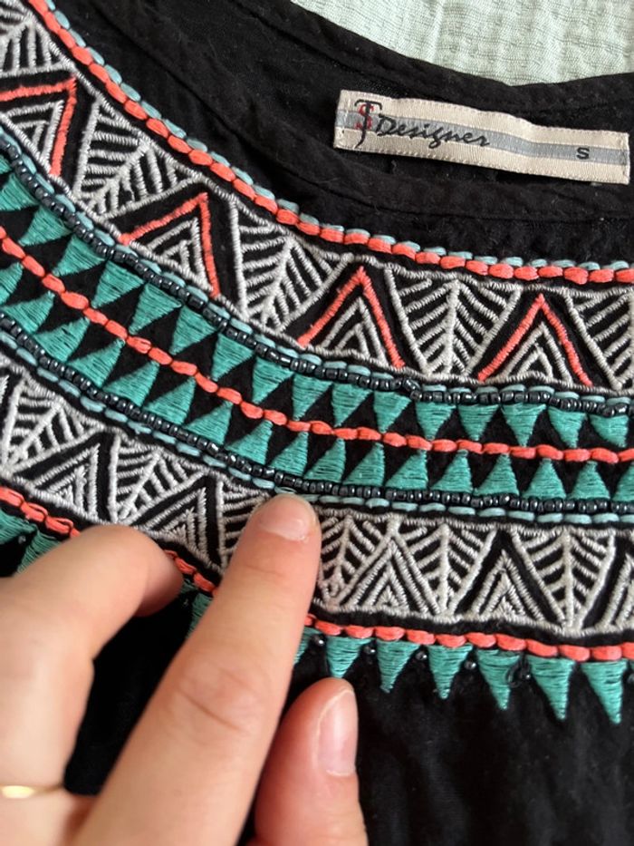 T-shirt noir motif indien - photo numéro 5