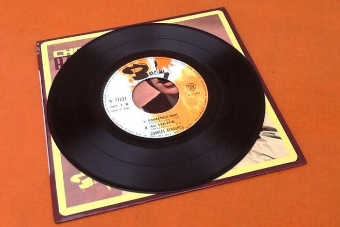 Vinyle 45 tours Charles Aznavour Caroline (1968) Barclay 71237 - photo numéro 4