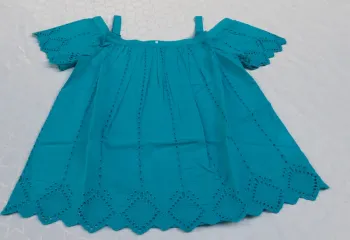 Blouse broderie anglaise épaules dénudées T40