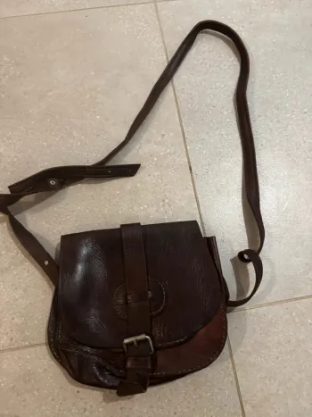 Sac à bandoulière en cuir vintage, bon état, 23x18cm