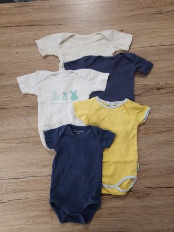 Lot bodys 3 mois
