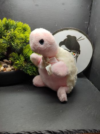 peluche tortue blanc rose anima chaponost yeux bleu ruban Petite Doudou