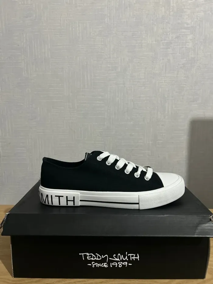 Baskets Teddy Smith basses Canvas noires & blanches 41