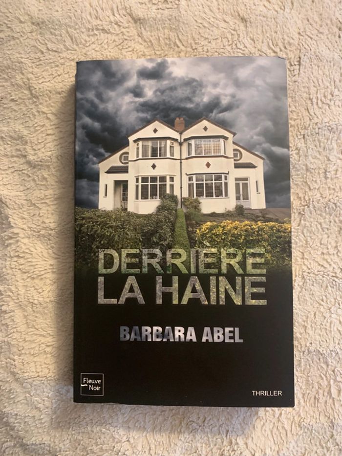 Livre derrière la haine Barbara Abel