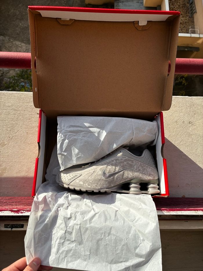 Nike Shox R4 College Grey/Flat Pewter - Taille 42 - Neuves - photo numéro 9