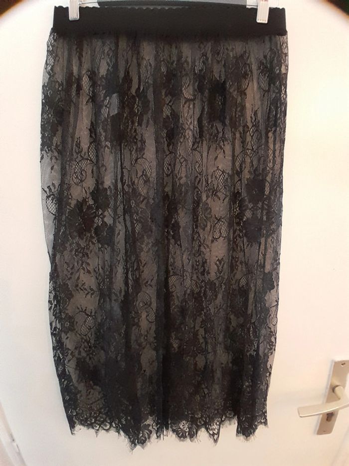 Jupe dentelle, n°02 - Hauteur 80cm couleur noire, peut convenir aux tailles 36/38/40 - photo numéro 2
