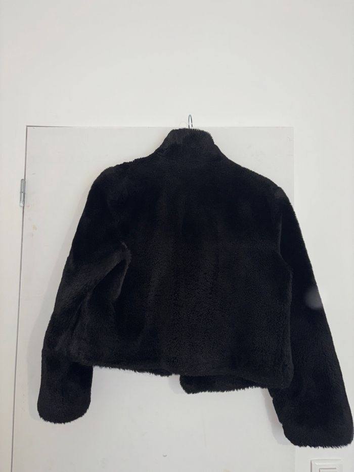 Manteau court en fausse fourrure - photo numéro 2