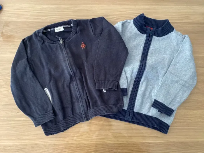 Lot 2 gilets zippés 24 mois