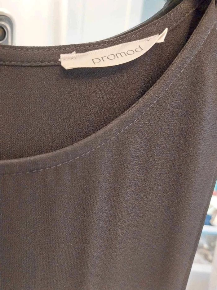 Robe noire originale ouverte  cote  T38 - photo numéro 4