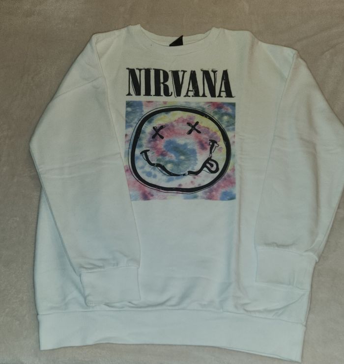 Pull nirvana fille