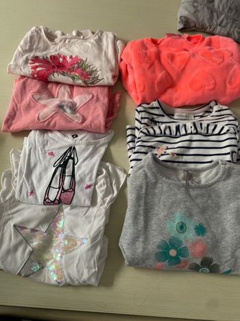 Lot filles 3 pulls et 4 tee shirt