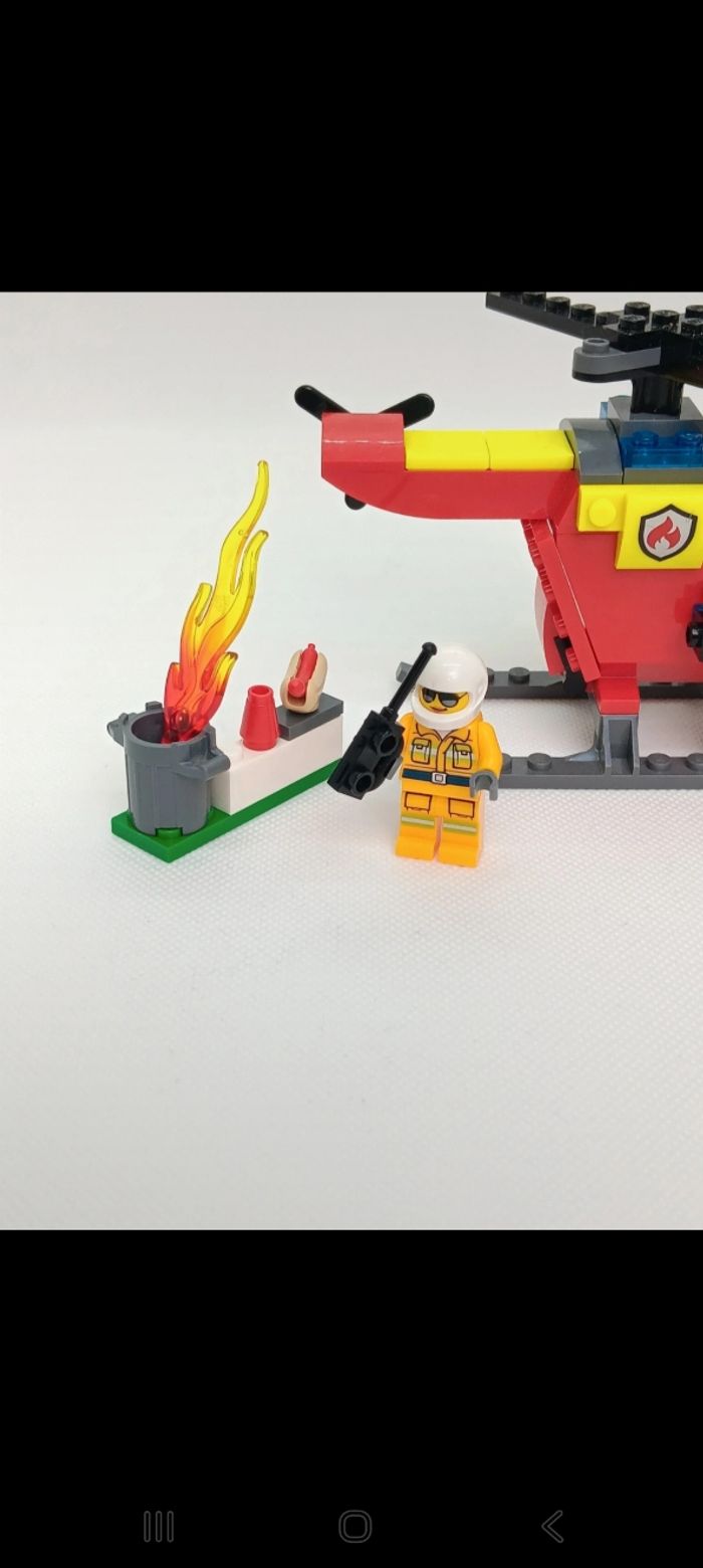 Figurine LEGO City Fire 60318 L’Hélicoptère des Pompiers
Complet - photo numéro 5
