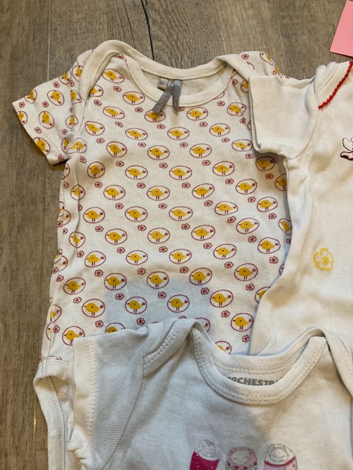 Lot 5 body 9 mois - photo numéro 2