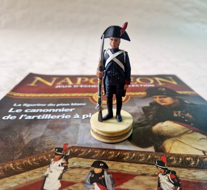 Figurine  , Napoléon , jeux d'échec de collection  , le canonnier de l'artillerie à pied - photo numéro 2