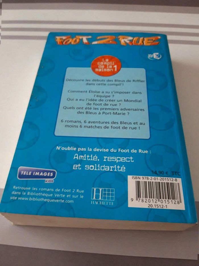 Livre : Foot  2 Rue : La  compil  de la  saison  1 - photo numéro 2