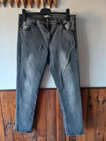 Jean  femme effet délavé par endroit