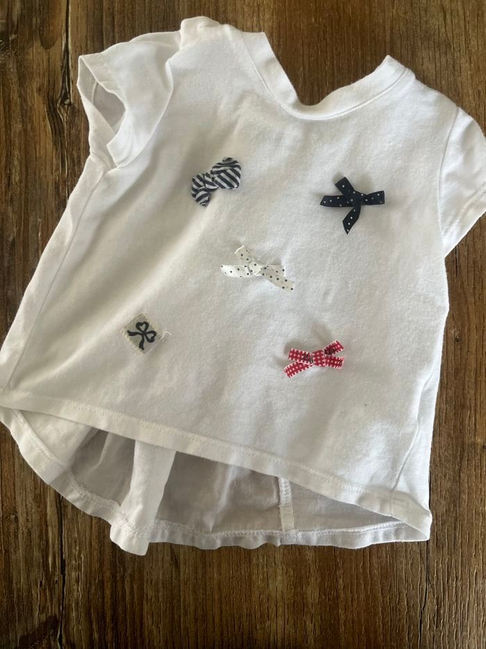 T shirt IKKs 3 mois