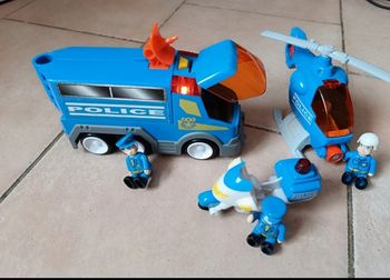 Véhicules de police