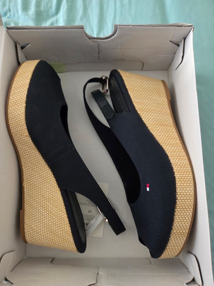 chaussure compensee tommy hilfiger
