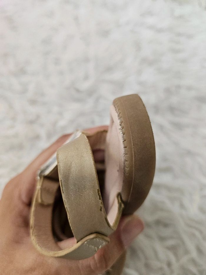 Sandales couleur or avec strass taille 25 - photo numéro 9