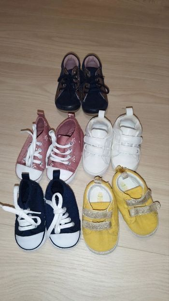 Lot de 5 paires de chaussures bébé . Du 6 mois à la taille 18