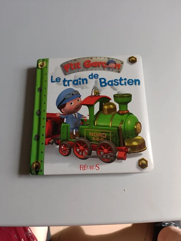 Livre p'tit garçon le train de Bastien