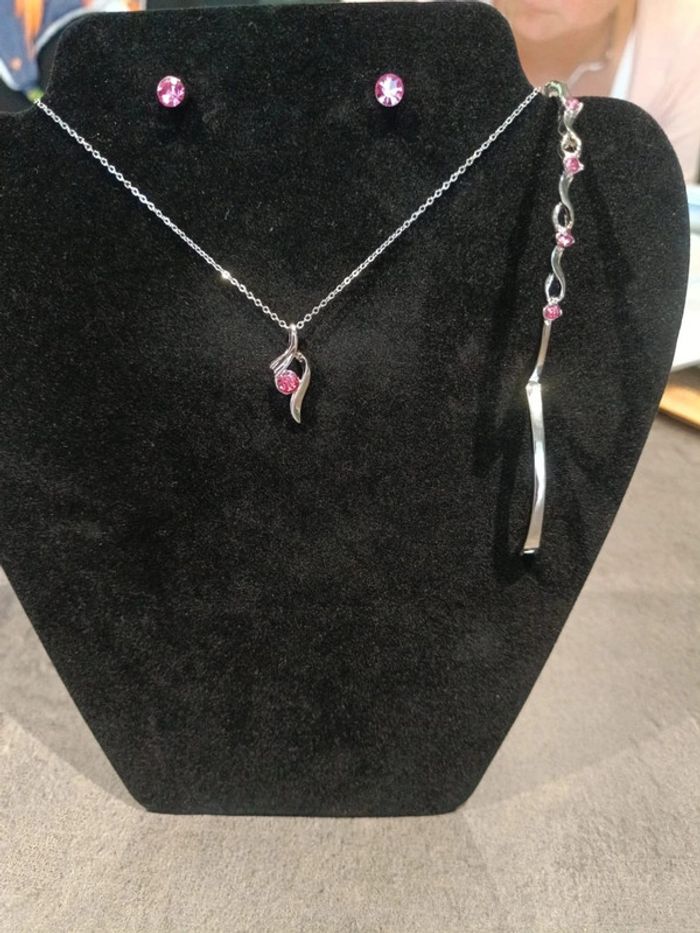 Lot collier+ bracelet + boucles d'oreilles