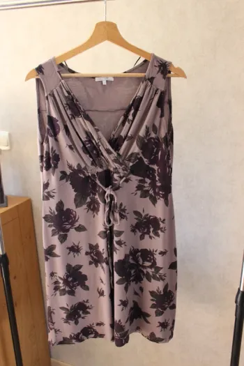 👗 Robe gris à fleur, Stéréo maman 📌