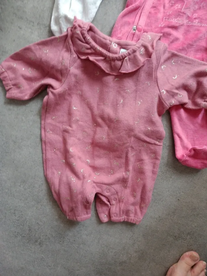 Lot de 4 pyjamas en velours rose et blanc 1 mois - photo numéro 2
