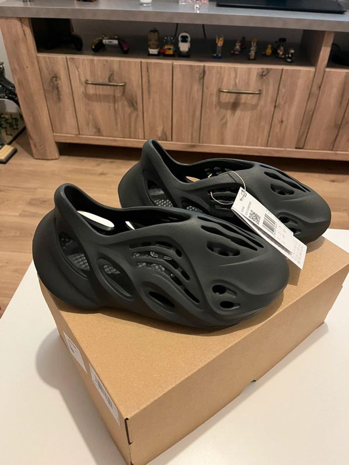 Yeezy foam Carbon - photo numéro 5